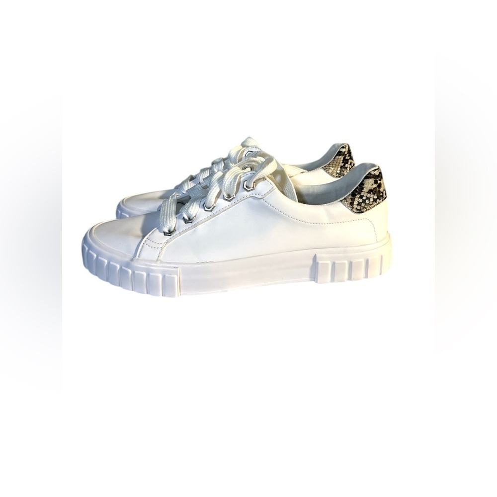 Bershka White and Brown Sneakers Sz/9 US- / 39 EU.